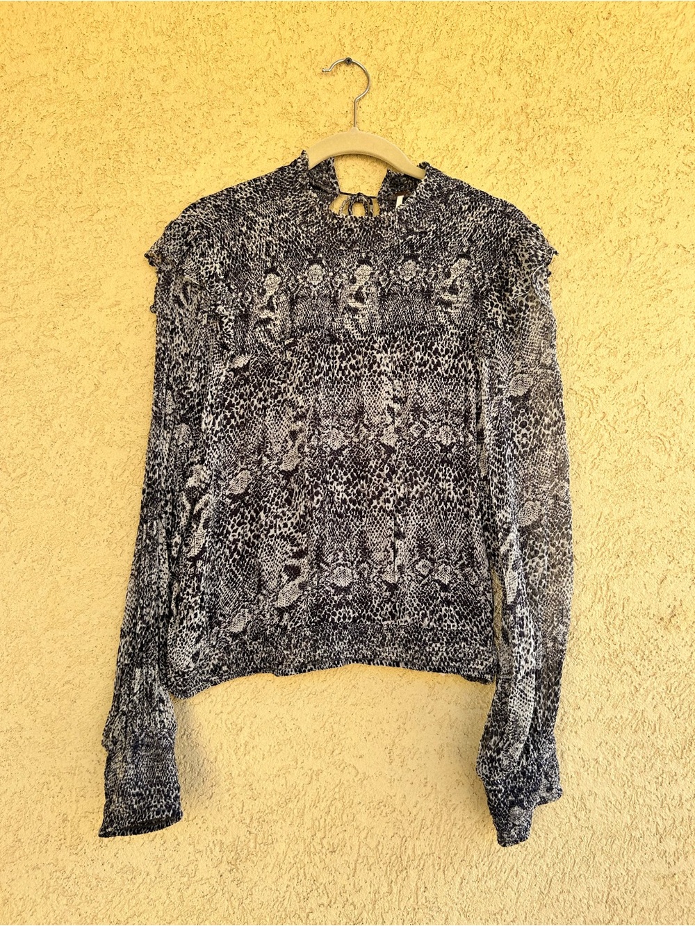 Free People Roma Snakeskin Print Smocked High Neck Blouse Size L - Picture 4 of 9